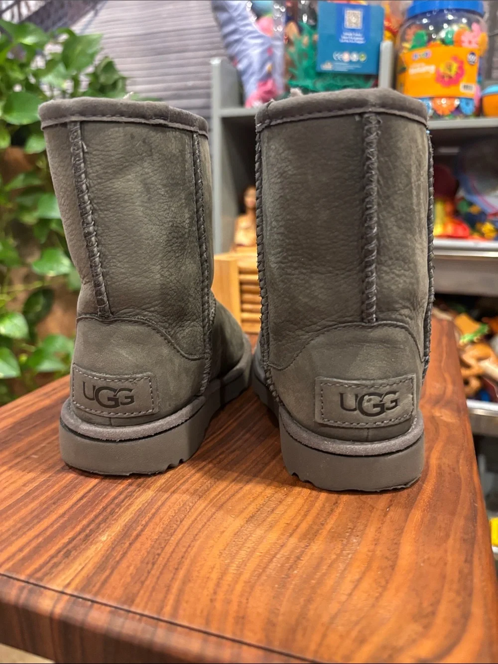 UGG Short Suede Boot in Grey size 8 Kids